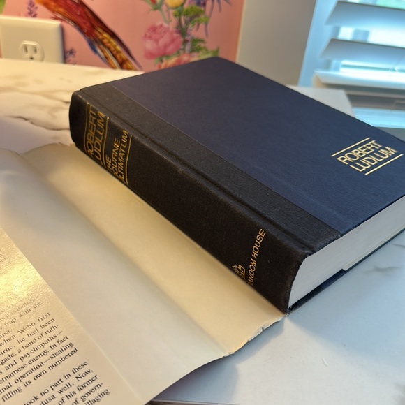 Robert Ludlum The Bourne Ultimatum First Edition Hardcover Novel - Picture 9 of 10